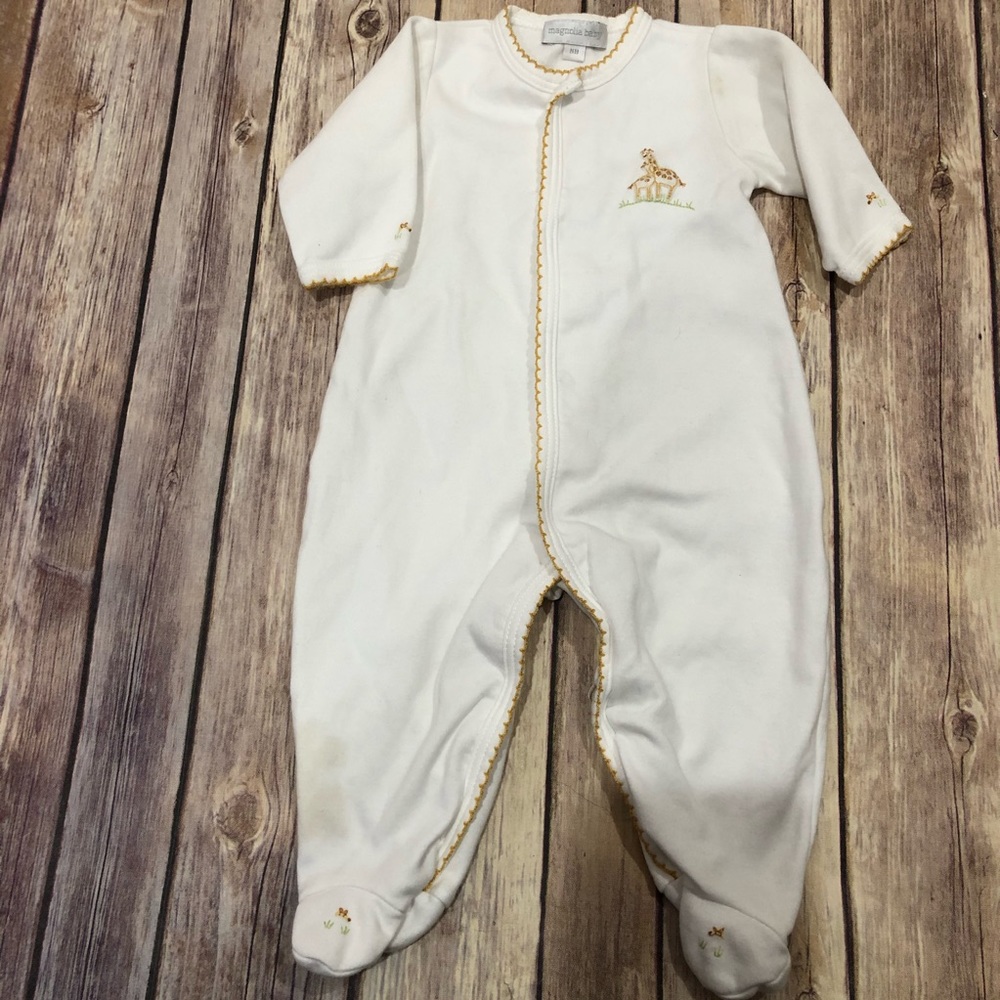 Magnolia baby giraffe sleeper